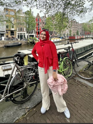 full body image of Urooba Fatima